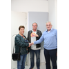 Superhoofdprijs van 300 euro aan Centrum waardebonnen voor Ans van der Wielen en de familie Van Osch
