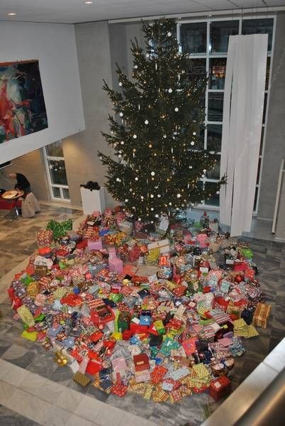 ontploffen beet ras Cadeautjes onder de kerstboom in het gemeentehuis Goirle - RondjeGoirle  (powered by Windkracht)